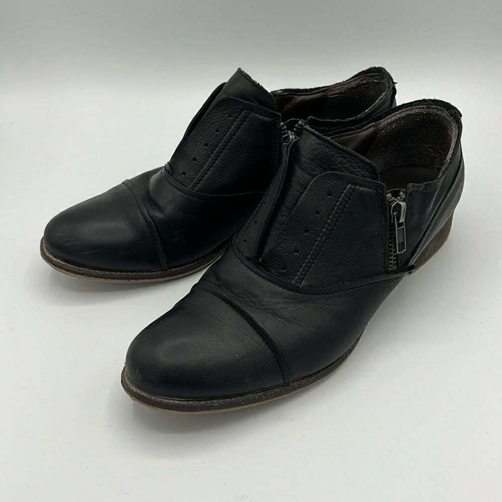 Boutique9‎ Black Loafers Size 8 B26